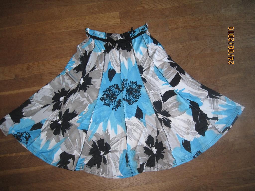 Pas de Quoi Paris bloemen stroken klokkende rok maat S, Kleding | Dames, Rokken, Pas de Quoi, Blauw, Ophalen of Verzenden, Knielengte