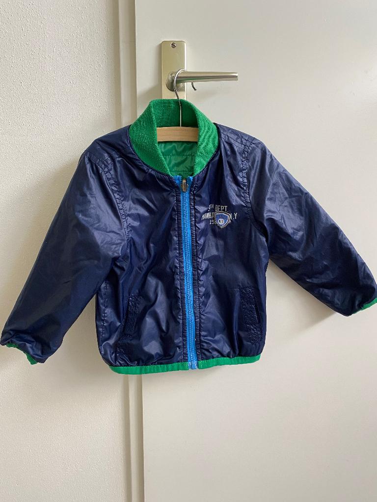 Stoere jongensjas maat 86/92, aan twee kanten draagbaar, Kinderen en Baby's, Kinderkleding | Maat 92, Ophalen, Gebruikt, Vingino