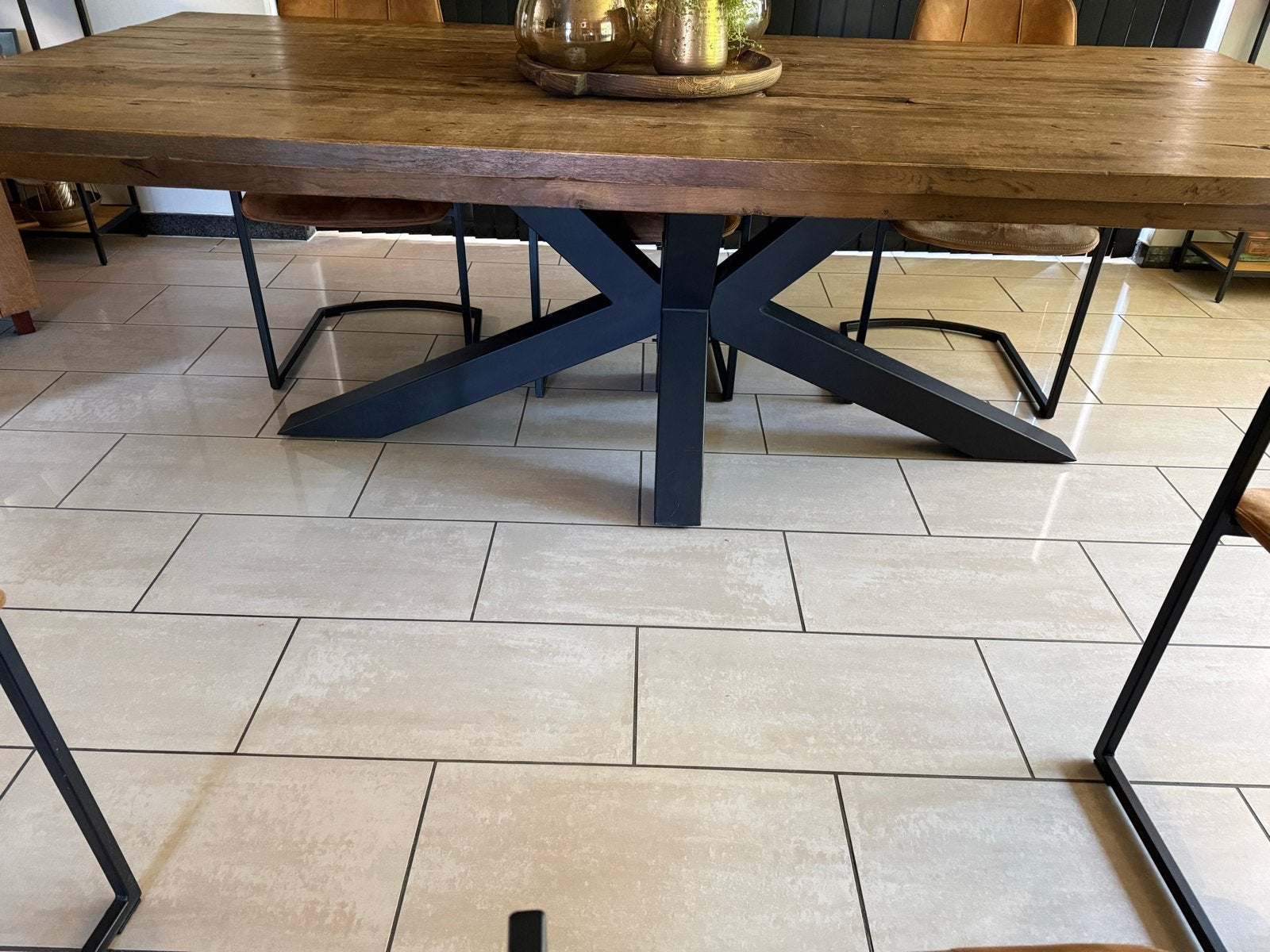 Robuuste eettafel van eikenhout met metalen onderstel, Ophalen, Gebruikt, 100 tot 150 cm, Eikenhout
