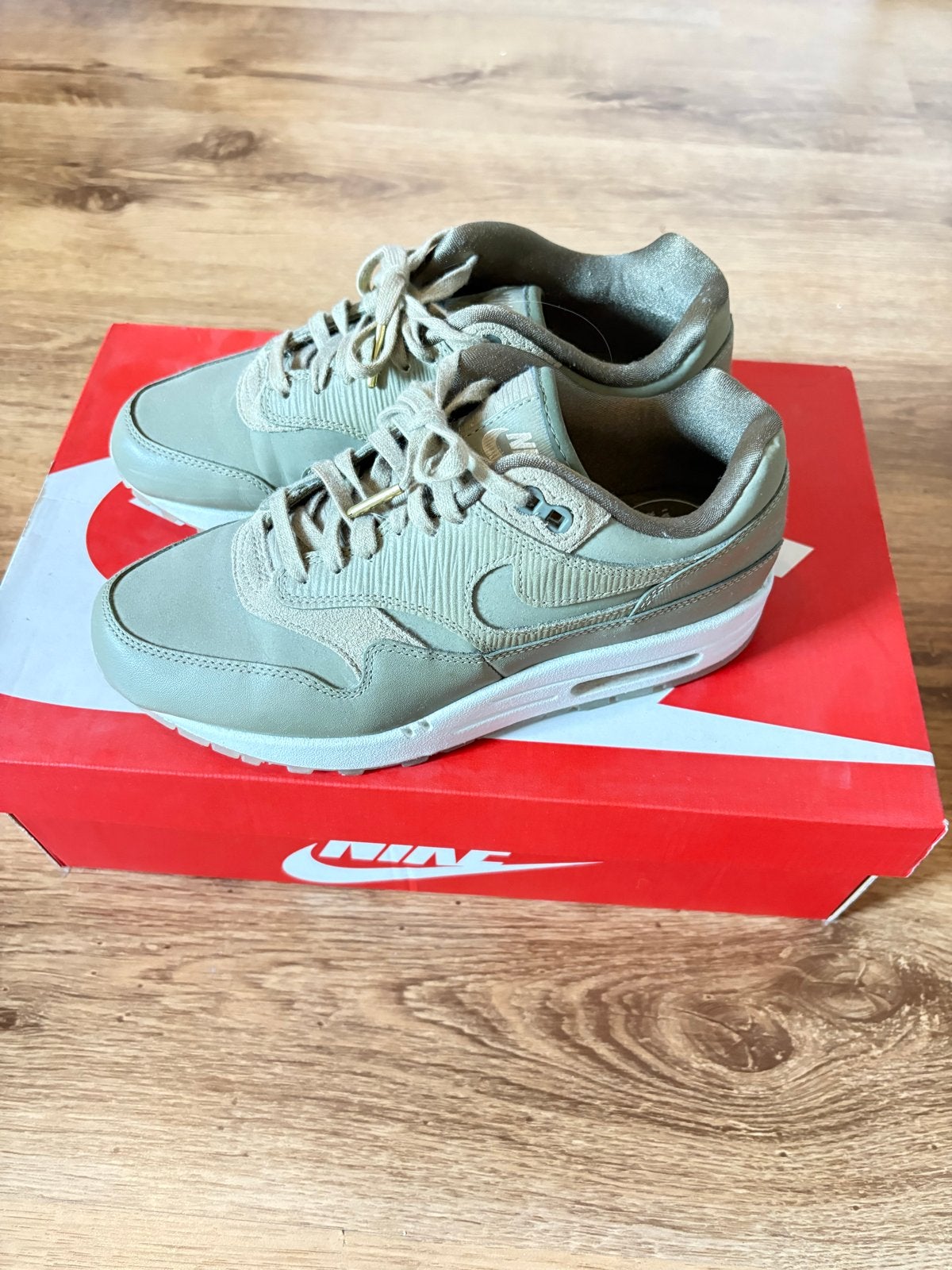 Nike Air Max 1 Premium Olive (2017) - Maat 36.5, Ophalen of Verzenden, Gedragen, Groen, Sneakers of Gympen