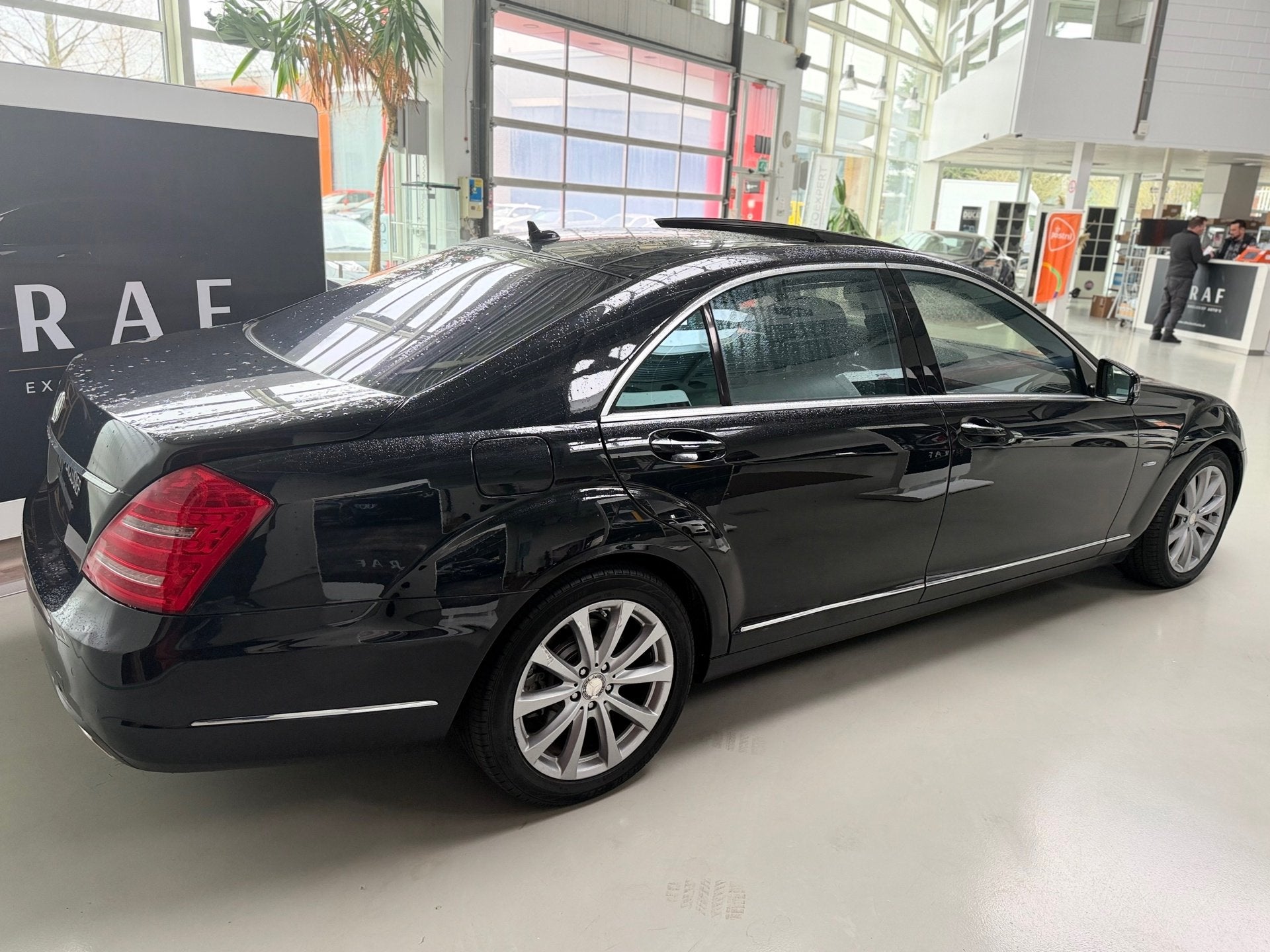 Mercedes-Benz S-klasse 500 4-Matic Lang,GEKOELDE STOELEN,ver, Auto's, Mercedes-Benz, Gebruikt, Zwart, Bedrijf, Vierwielaandrijving