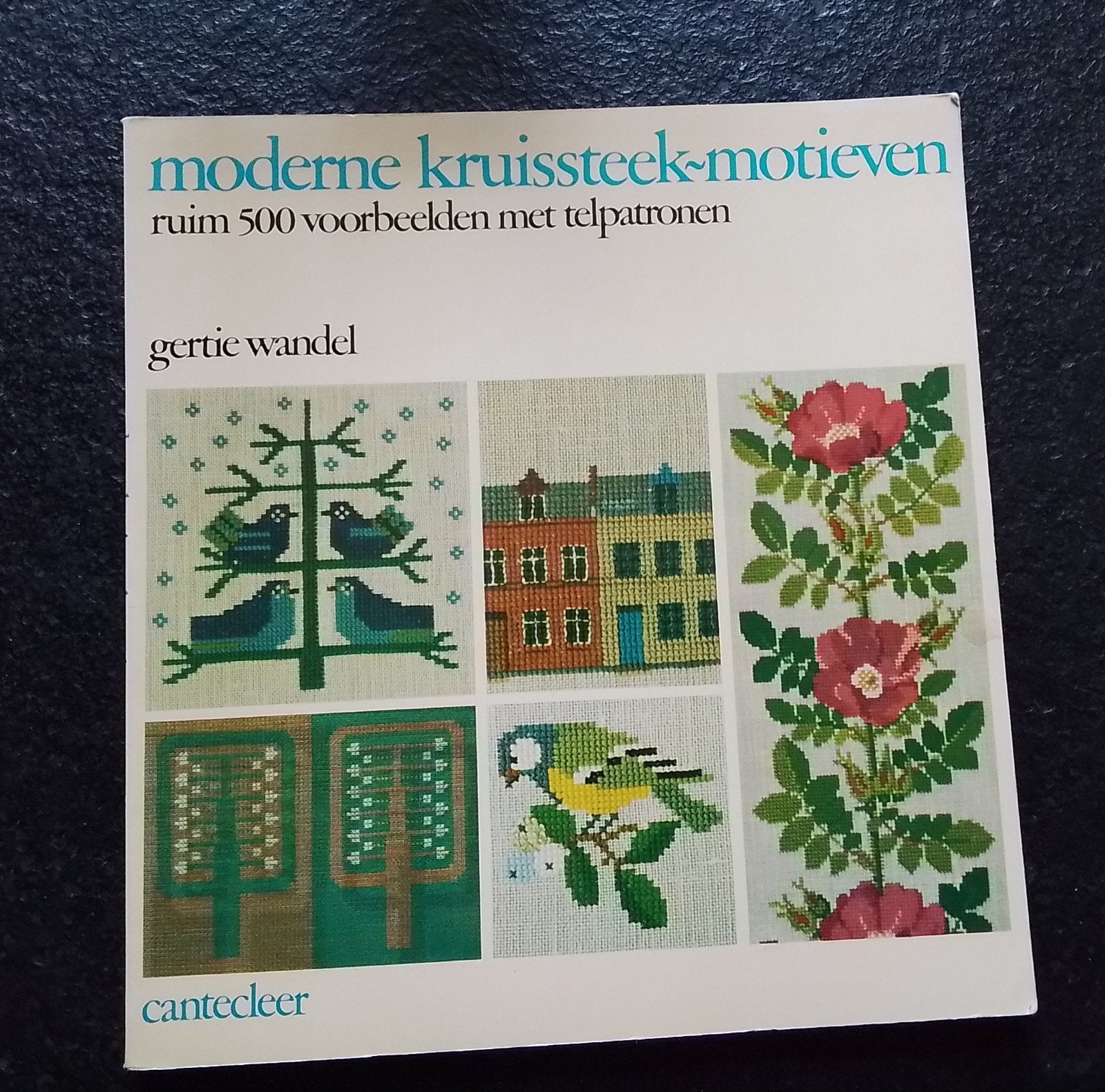 Vintage Boek: Moderne Kruissteek Motieven - Gertie Wandel, Ophalen of Verzenden, Gelezen, Borduren en Naaien, Gertie Wandel