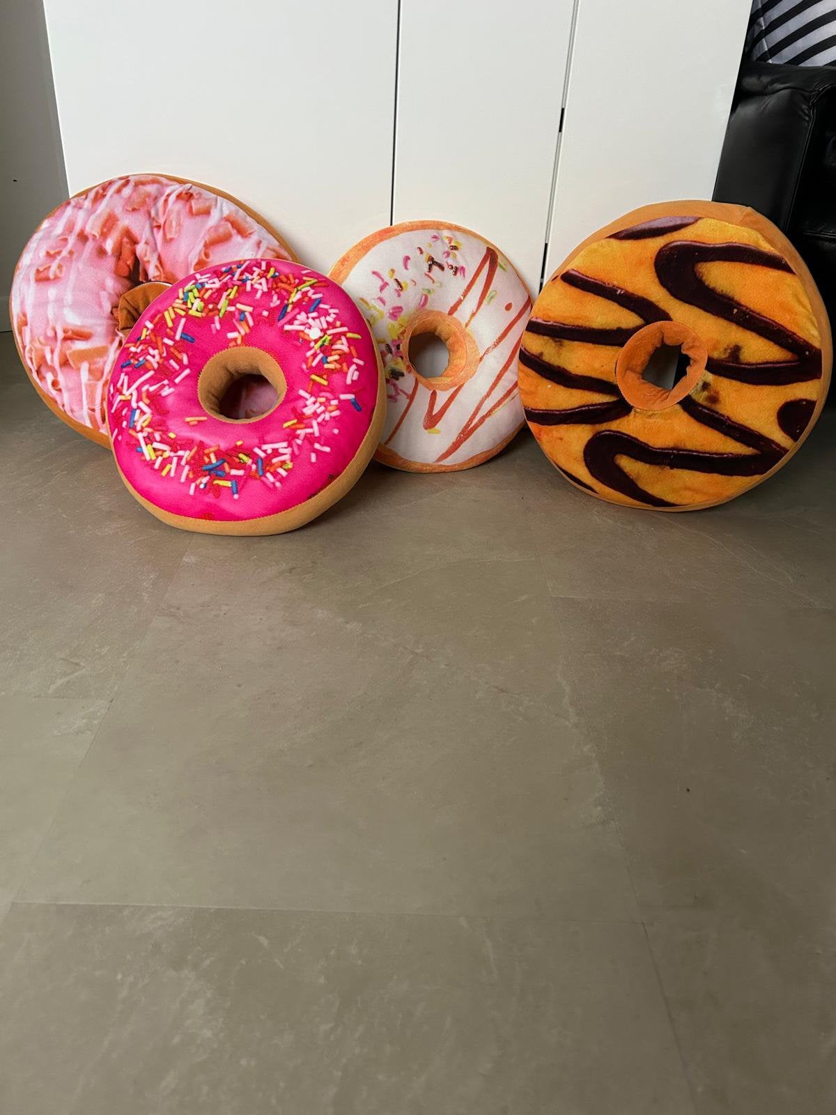 Donut kussens, Ophalen, Zo goed als nieuw
