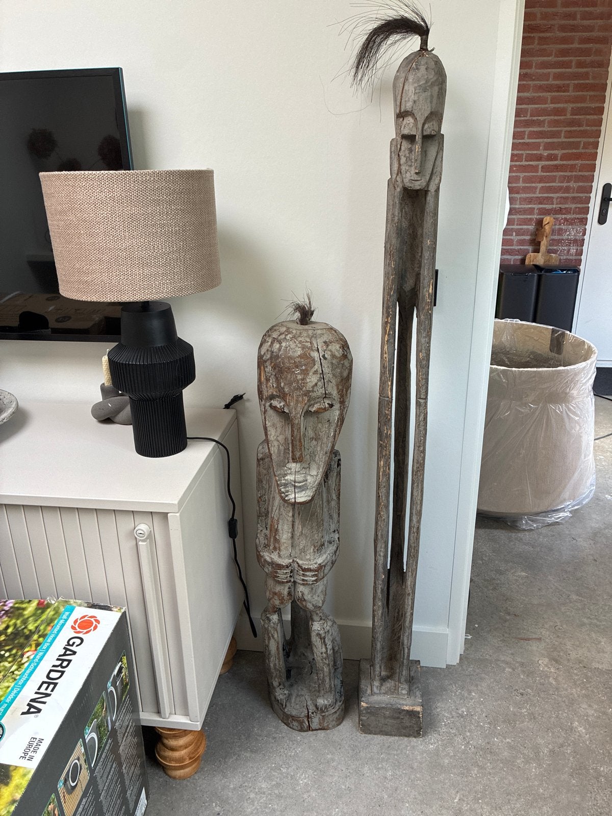 2 Grote Oude Houten Beelden uit Bali - Vintage Look, Bruin, Handgemaakt, Indonesië, Beeld