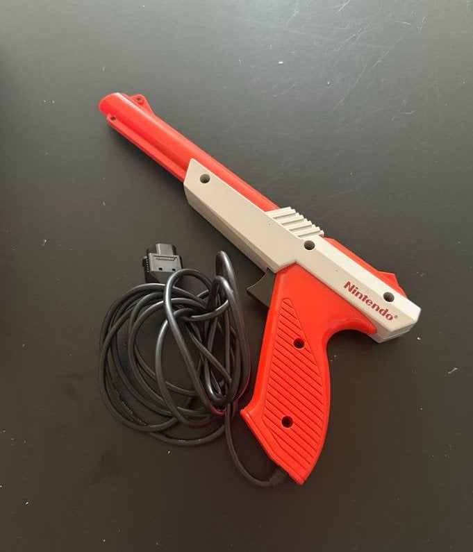 Nintendo Zapper (NES), Ophalen of Verzenden, Gebruikt, Zonder controller, Met zapper/pistool