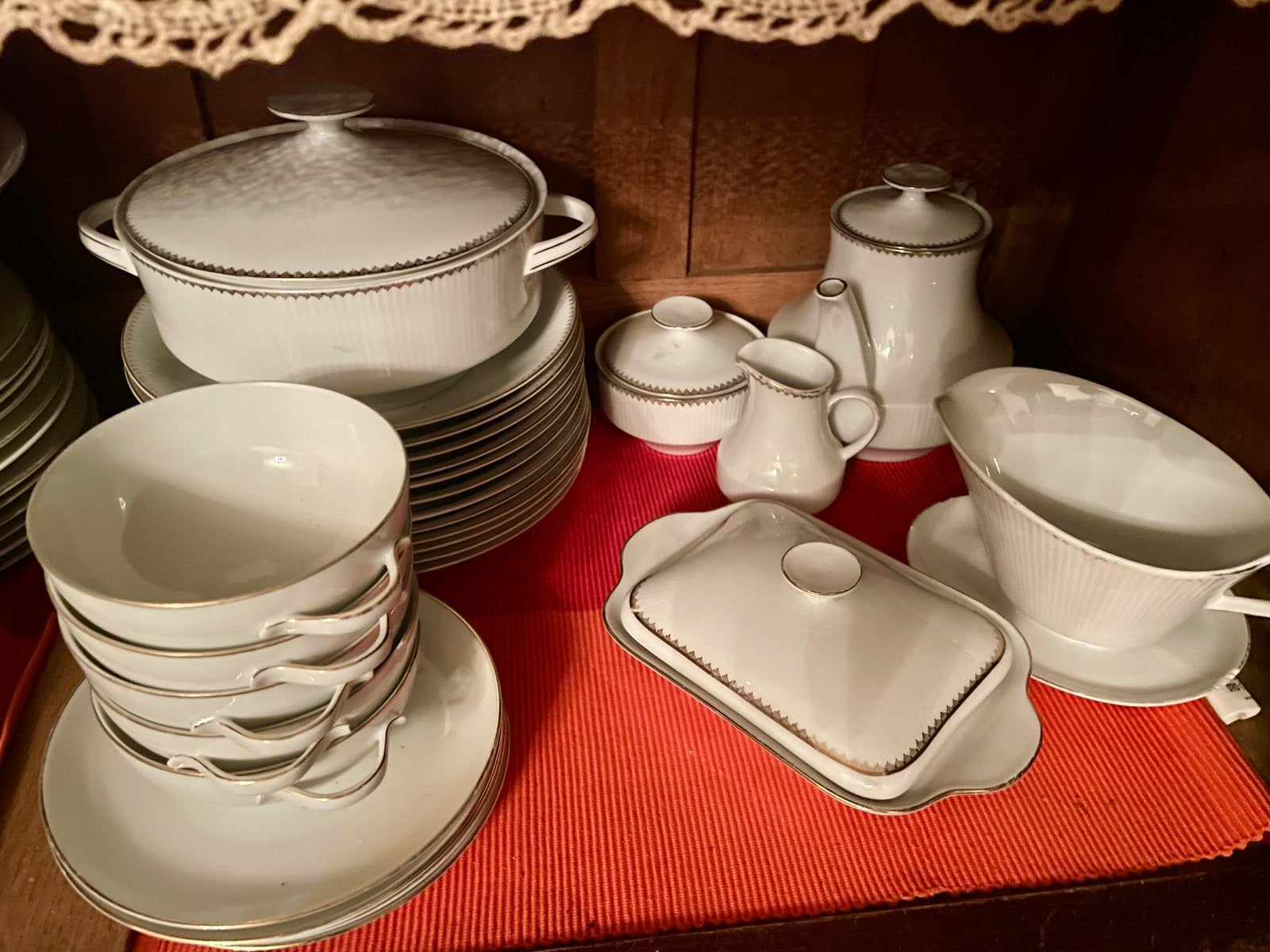 LAATSTE DATUM: OPHALEN 26-10 AVOND Servies, Ophalen, Gebruikt, Aardewerk, Compleet servies