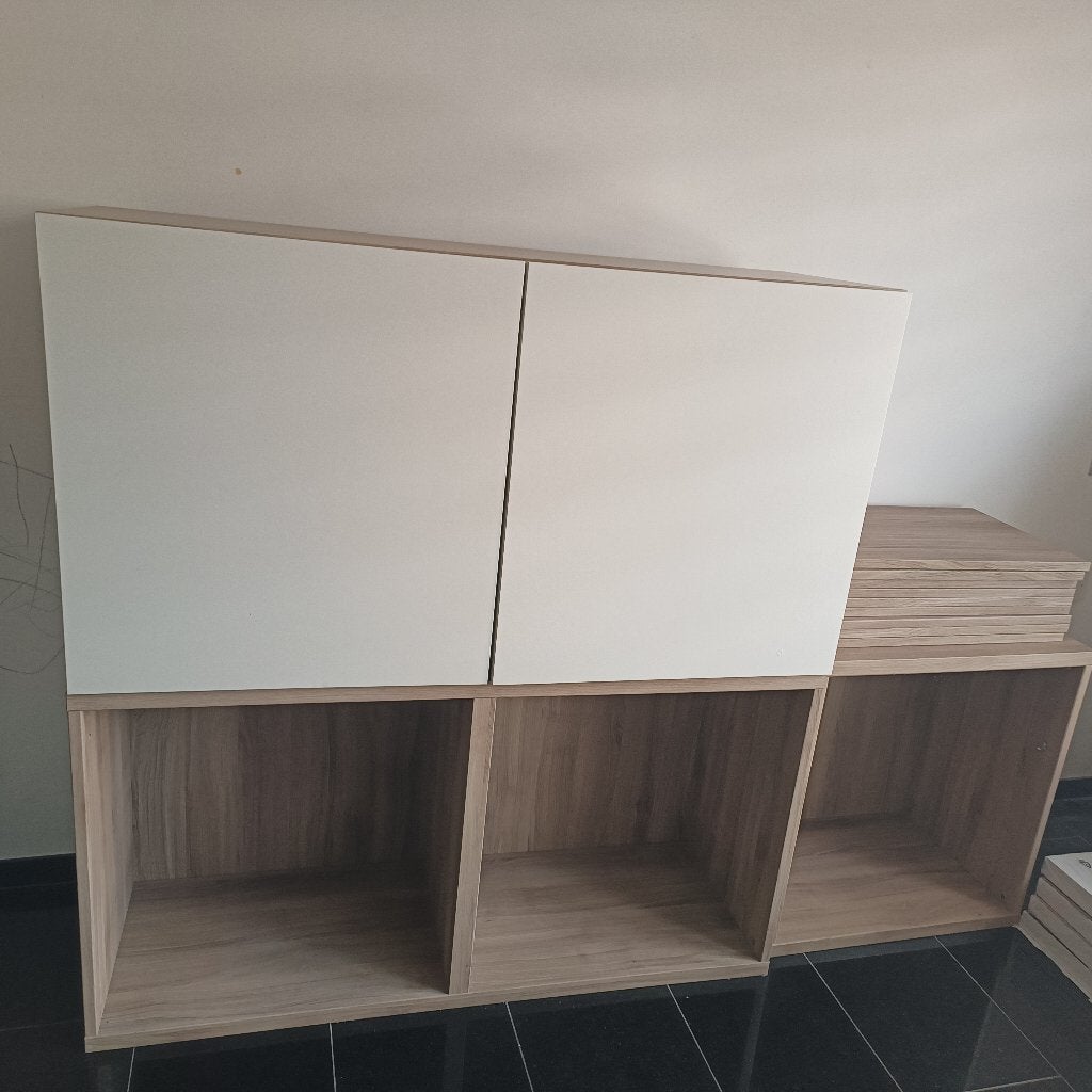 Ikea Besta kasten wit/beige, Ophalen, Glas, Met deur(en), Zo goed als nieuw