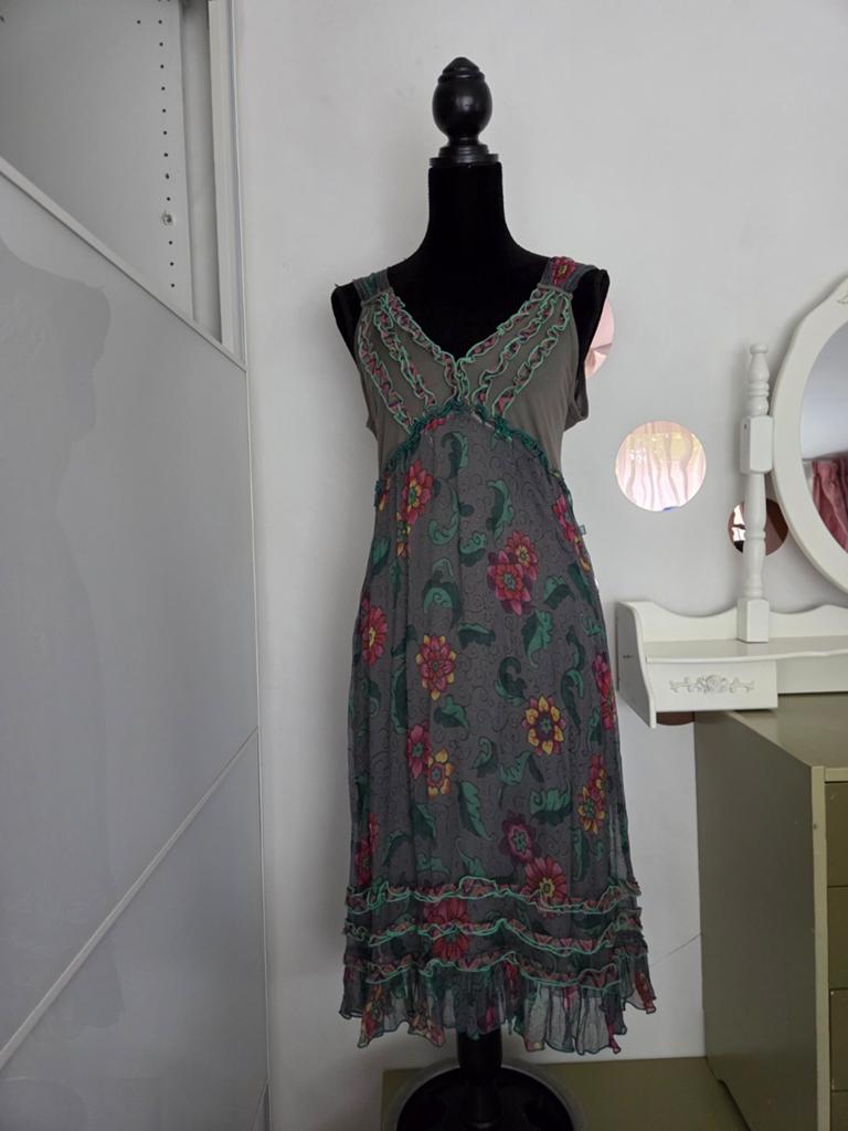 Zomerse jurk met bloemenprint en ruches maat L, Kleding | Dames, Jurken, Zo goed als nieuw, Maat 38/40 (M), Groen, Knielengte
