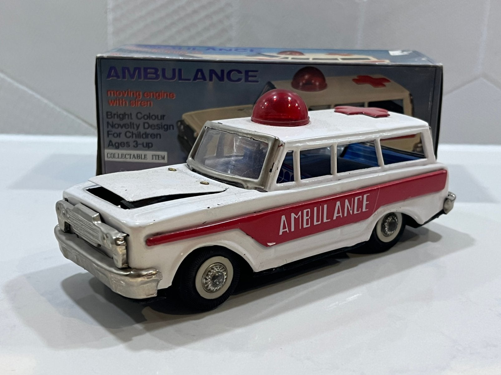 Vintage blikken ambulance MF111 met sirene + originele doos, Verzenden
