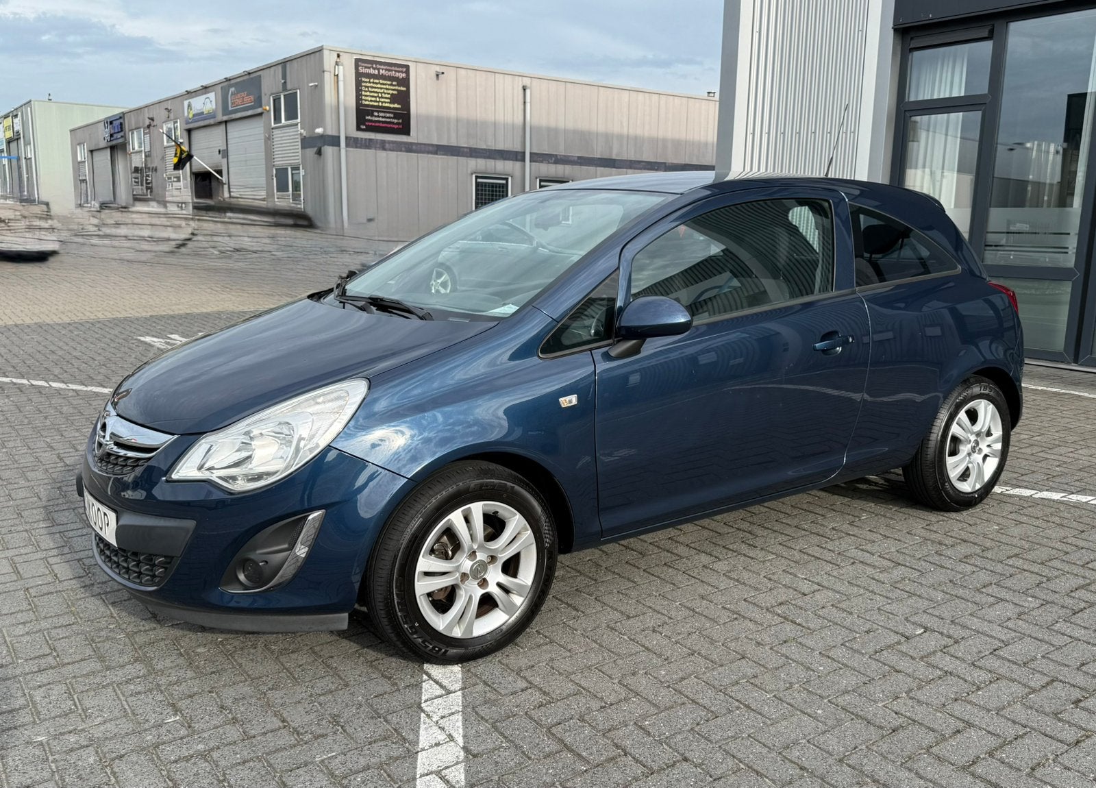 Opel Corsa 1.2 16V 2013 Blauw Navi Airco Nieuwe APK LMV, Voorwielaandrijving, Dealer onderhouden, 450 kg, 40 €/maand