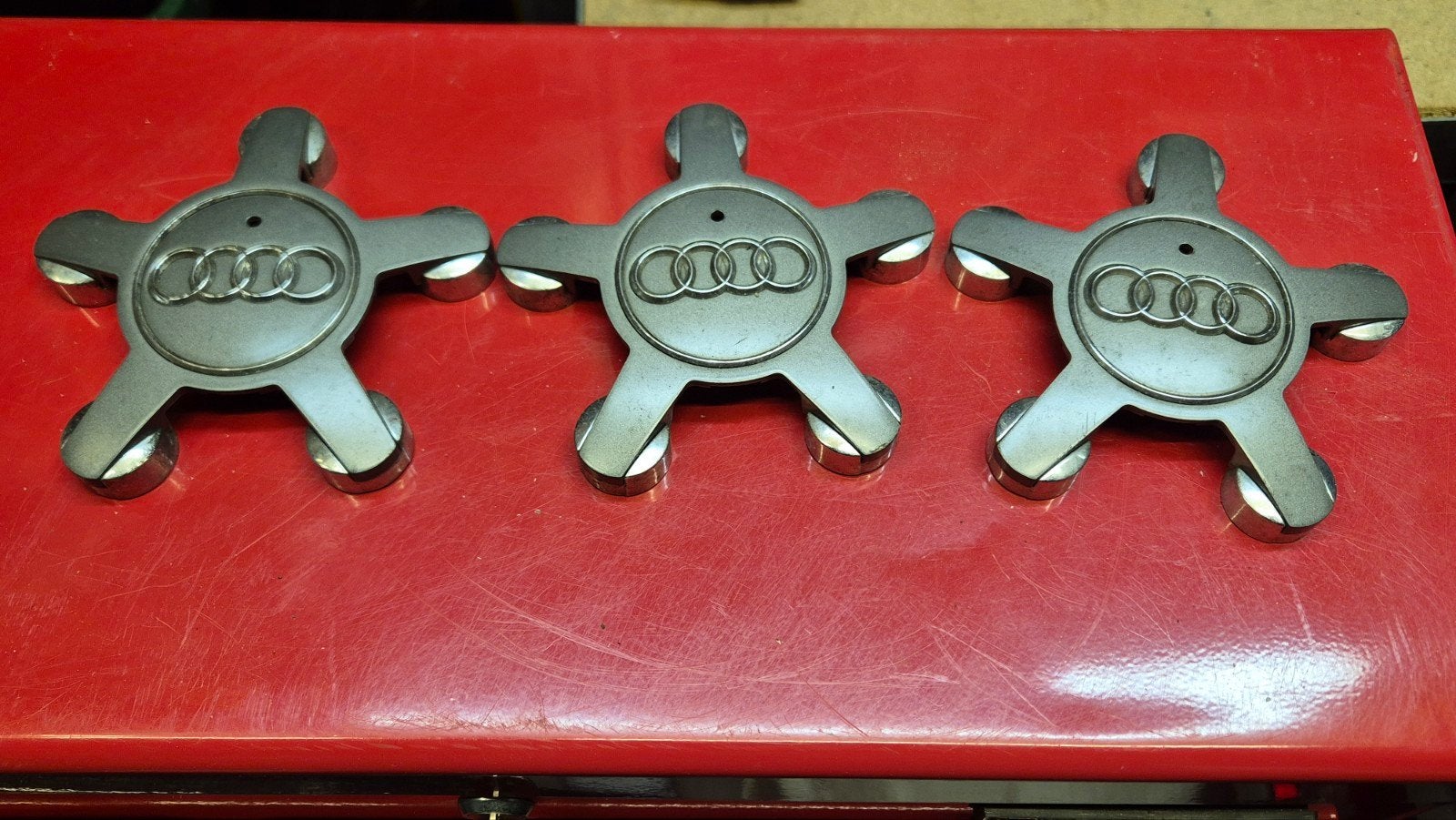 3 originele Audi naafdoppen 4F0.601.165, Auto diversen, Ophalen of Verzenden