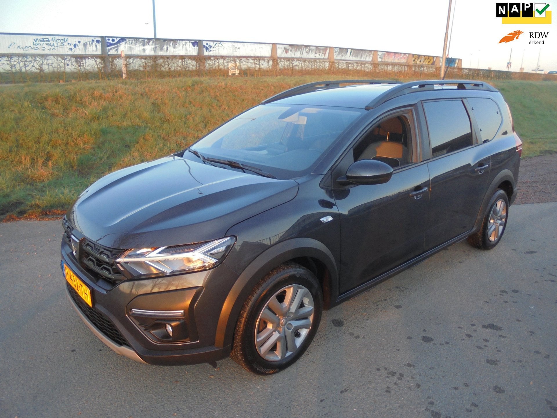 Dacia Jogger dacia Jogger 1.0 benzine 7 Persoons airco, Auto's, Voorwielaandrijving, Gebruikt, Euro 6, 7 stoelen