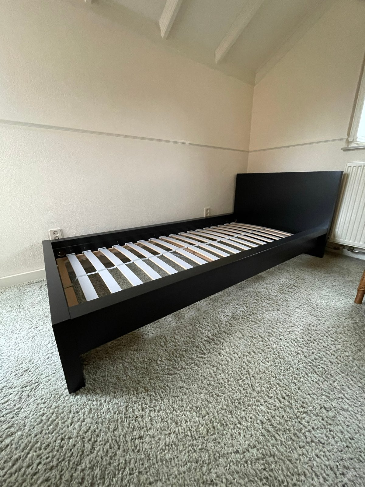 Zwart eenpersoonsbed met lattenbodem, Ophalen, 90 cm, Eenpersoons, Zwart