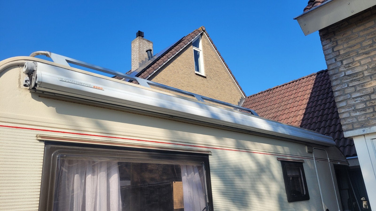 Wie kan ons (betaald) helpen? Camper luifel kapot (Omnistor, Ophalen of Verzenden