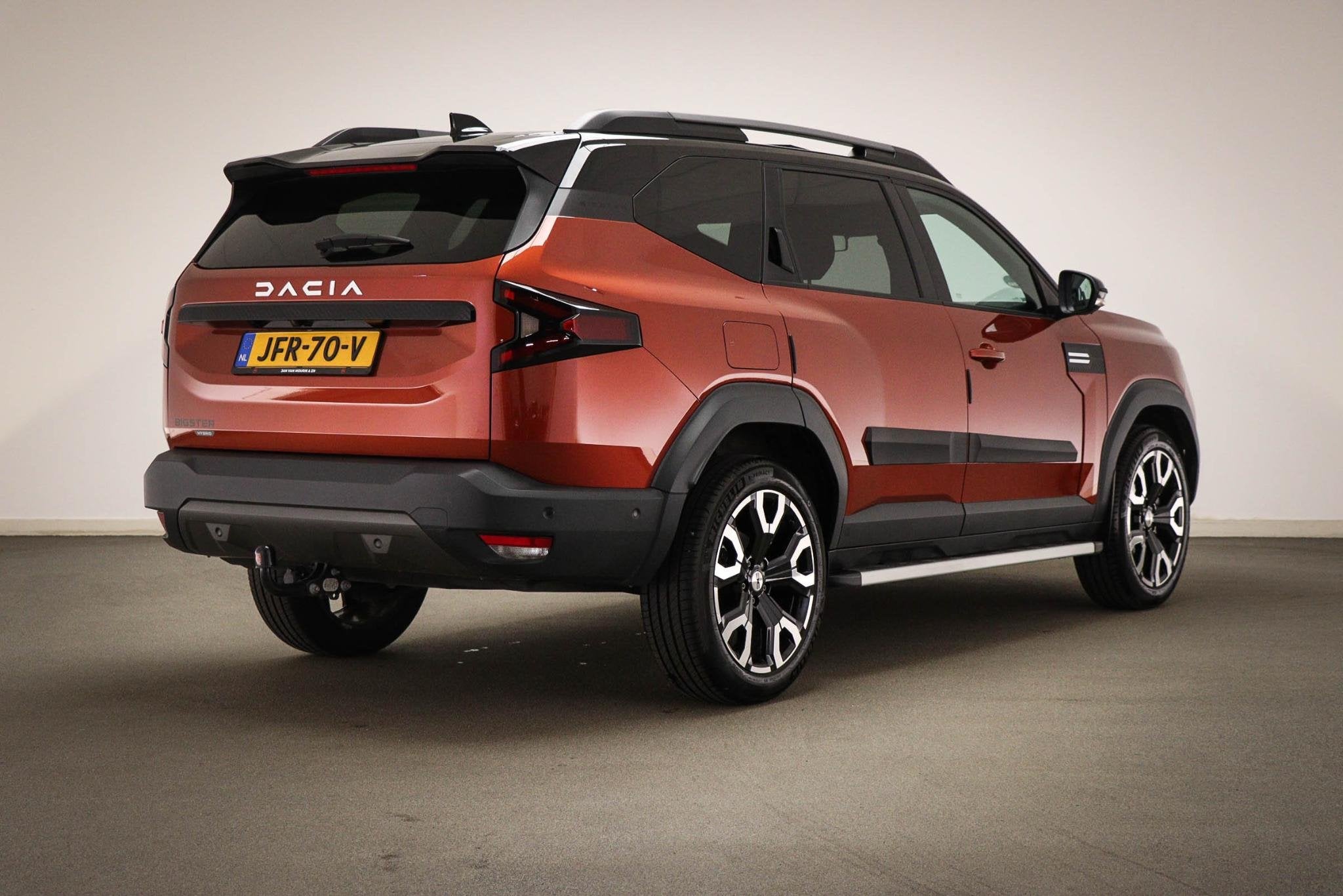 Dacia Bigster 1.8 Hybrid 155 Launch Edition | STUURVERWARMIN, Auto's, Stof, Gebruikt, Euro 6, Bruin
