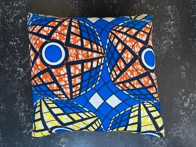 kussentje 36 x 36 vlisco, Ophalen of Verzenden, Zo goed als nieuw, Overige kleuren, Vierkant