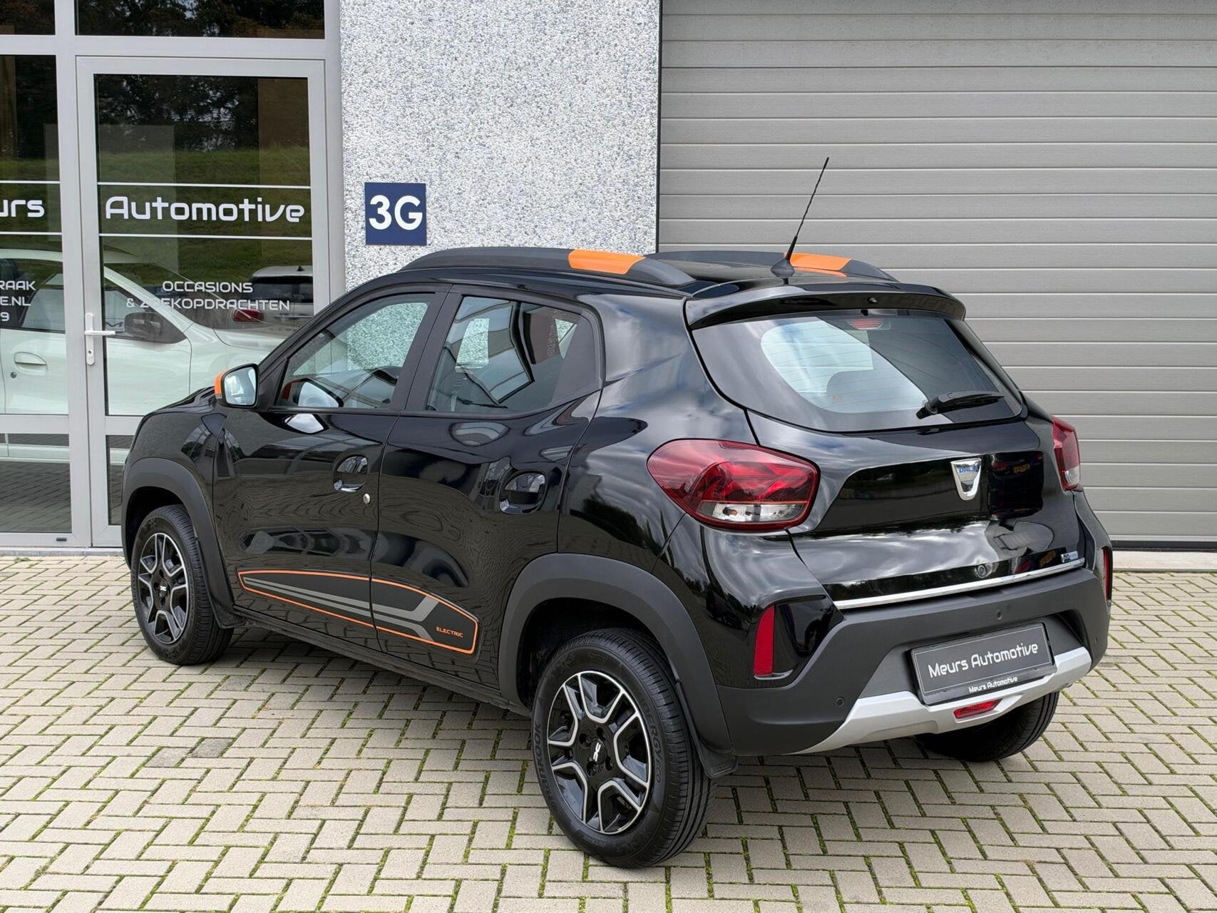 Dacia Spring Comfort Plus Snellaad SOH 93% 27 kWh/Navi/Camer, Auto's, Dealer onderhouden, Parkeercamera, Gebruikt, Zwart