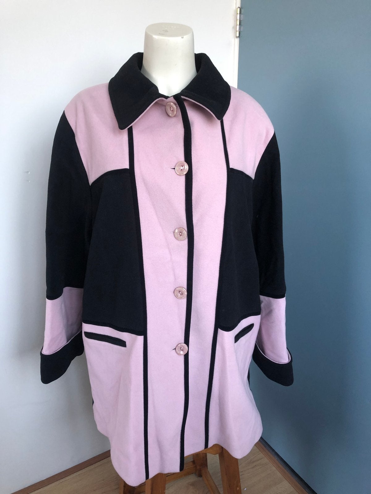 Un jour ailleurs zwart roze 48 mantel wol wollen, Zwart, Maat 46/48 (XL) of groter, Ophalen of Verzenden, Zo goed als nieuw
