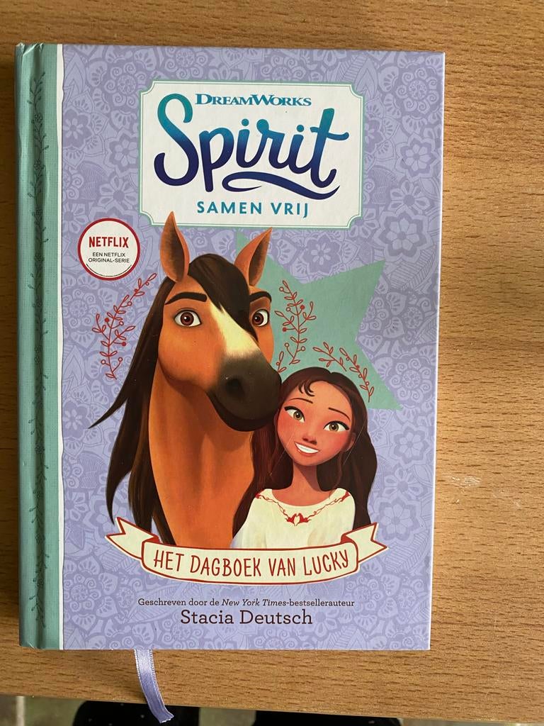 Spirit Samen Vrij: Het Dagboek van Lucky (Netflix serie), Boeken, Ophalen of Verzenden, Zo goed als nieuw, Fictie algemeen