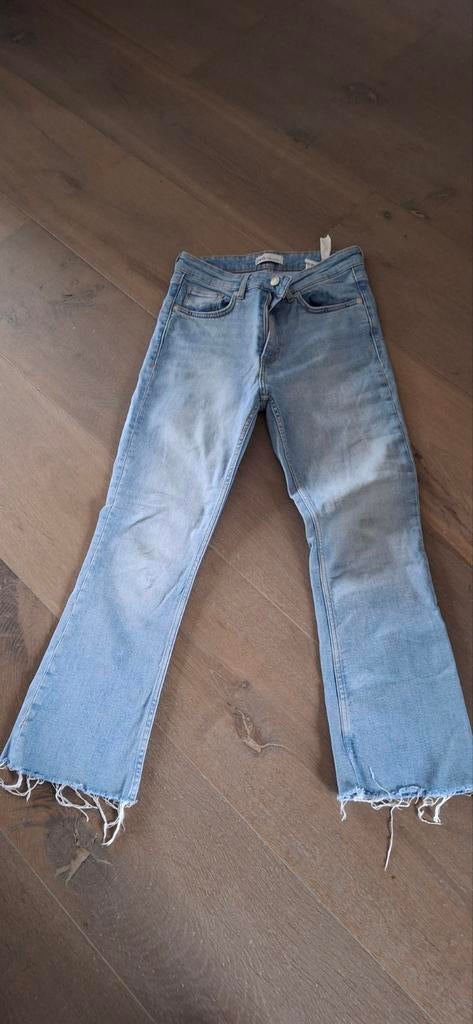 Zara spijkerbroek - flared met gerafelde pijpen, Blauw, Zara, Ophalen of Verzenden, W28 - W29 (confectie 36)