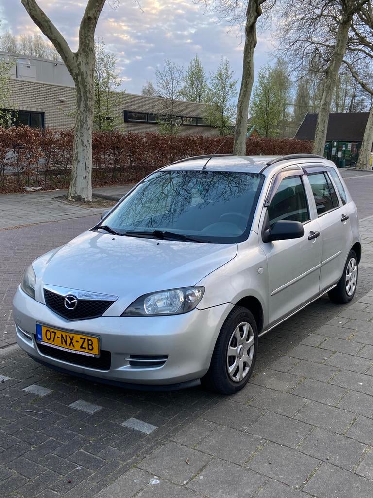 Mazda 2 1.4 16V 2004 Grijs, Voorwielaandrijving, 1025 kg, 15 km/l, 40 €/maand