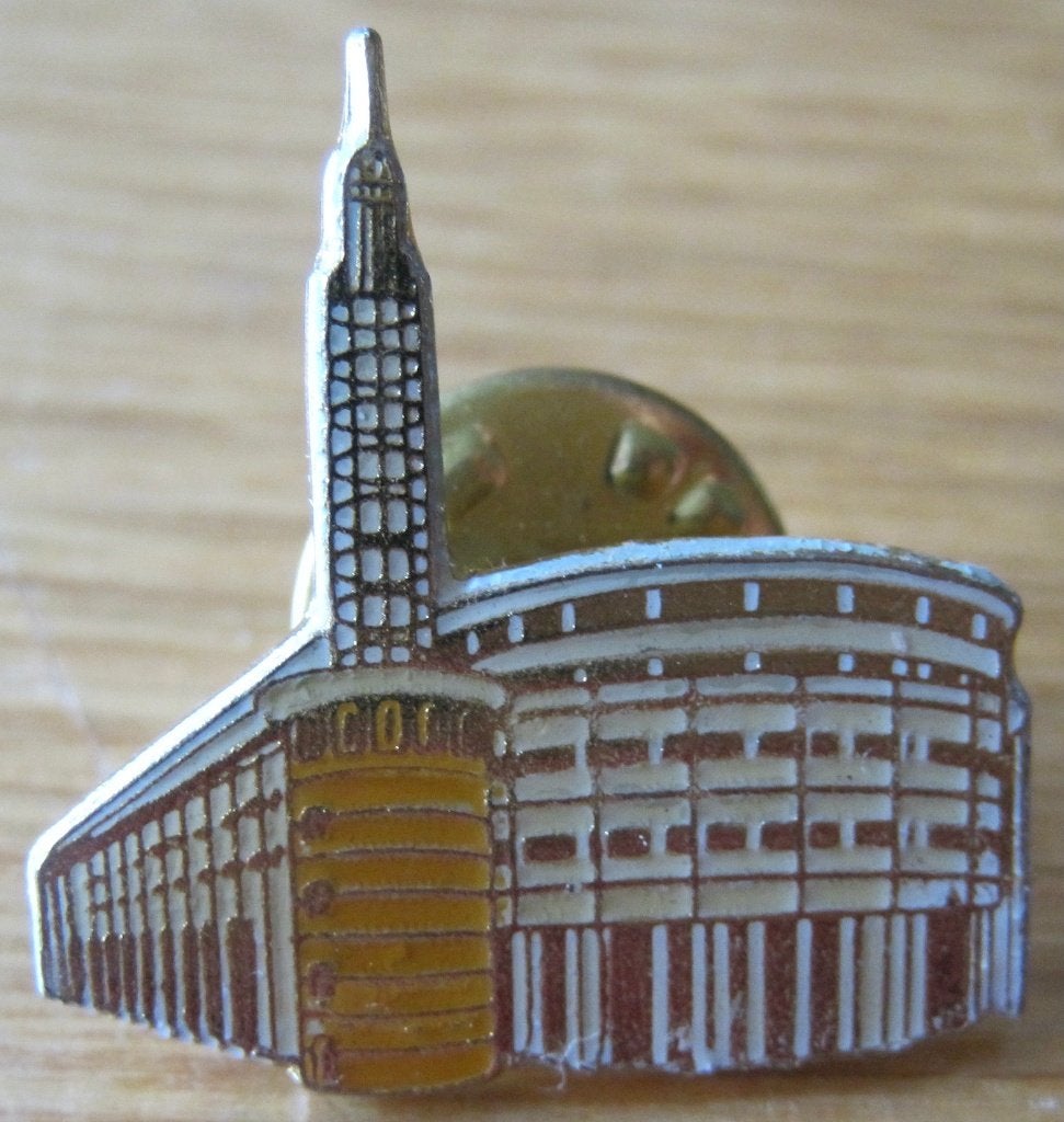 pin met stadhuis van Apeldoorn, Ophalen of Verzenden, Zo goed als nieuw, Stad of Land, Speldje of Pin