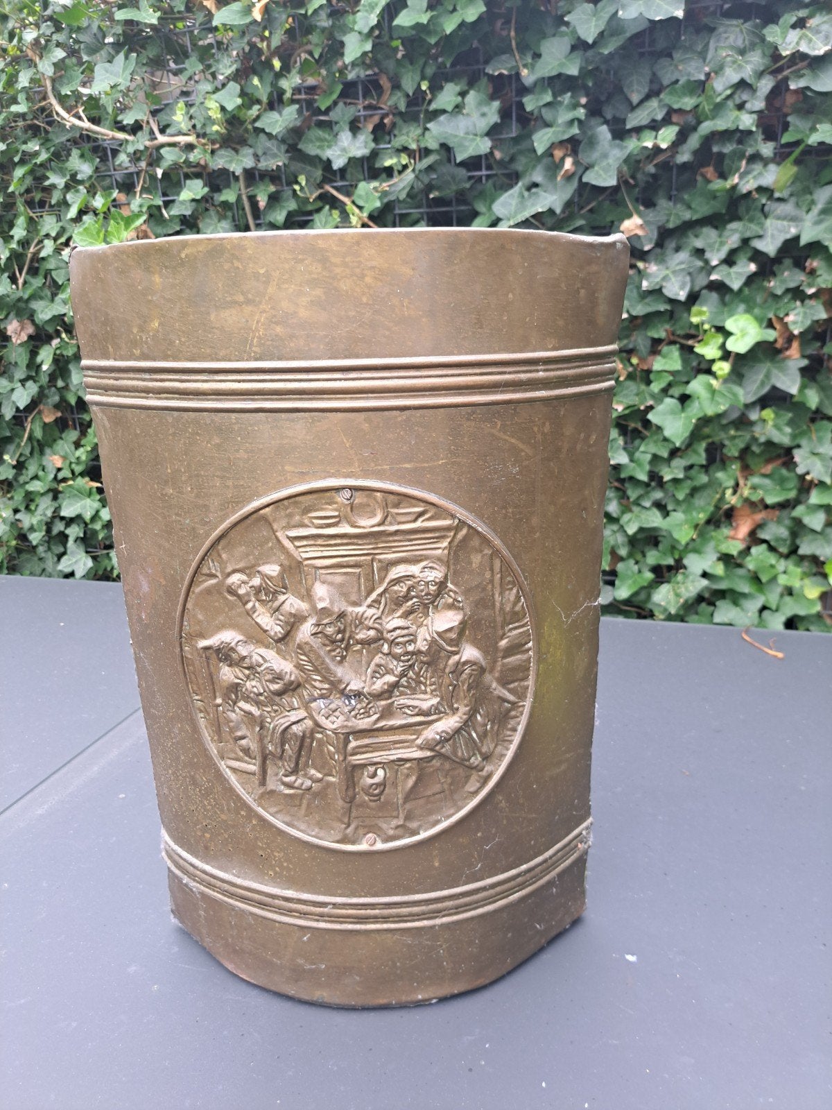 Koperen haardbak met reliëf, 52 cm hoog, Ophalen of Verzenden, Koper