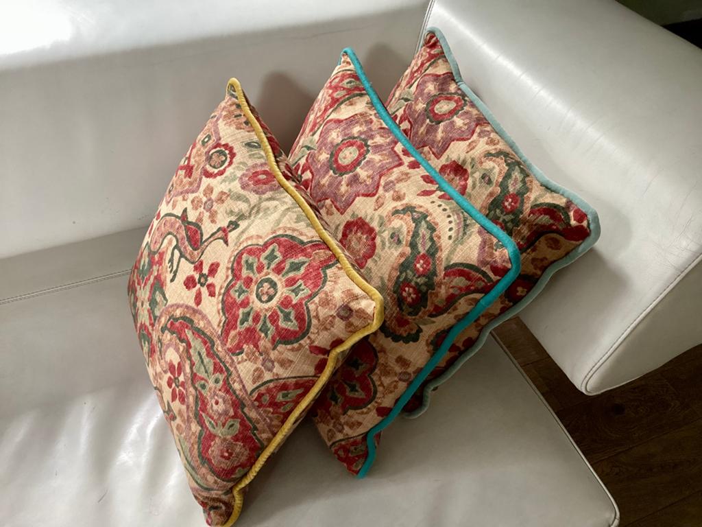 Design 3x kussen met bies linnen india patroon olifant pauw, Ophalen of Verzenden, Zo goed als nieuw, Vierkant