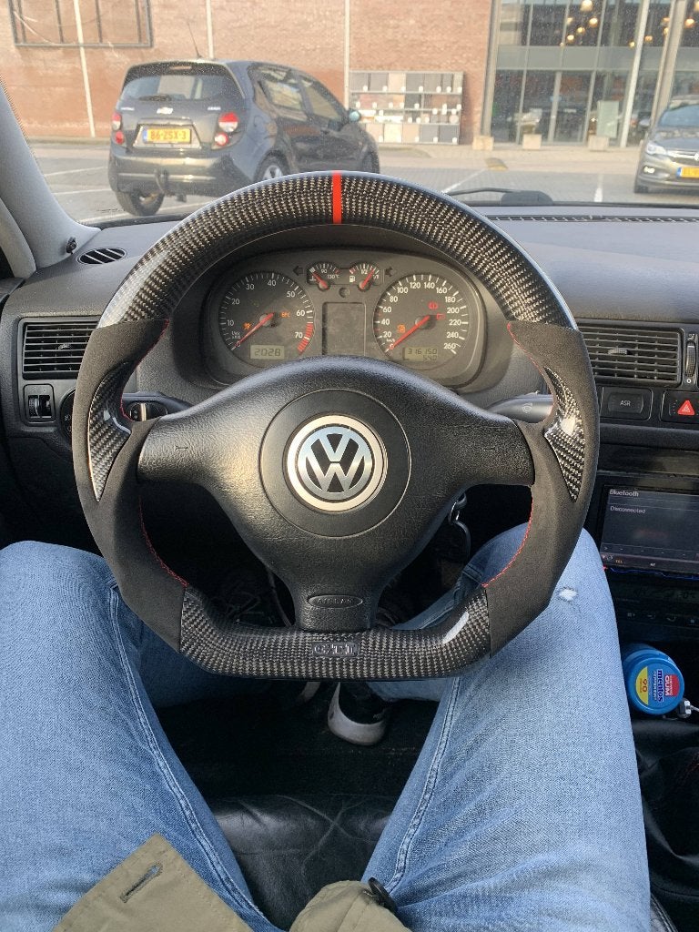 VW Golf 1.8T 150+PK NIEUWE APK |BREMBO|CARBON|RECARO|BODYKIT, Auto's, LED verlichting, Zwart, 4 cilinders, Zwart