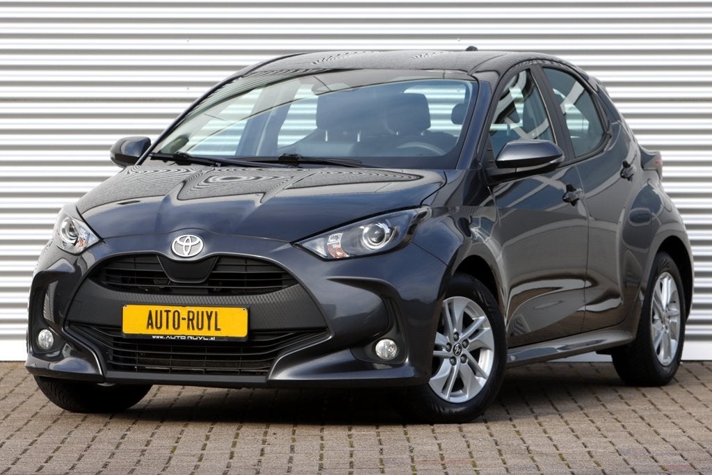 Toyota Yaris 1.5 Hybrid 115 Active Face-Lift (bj 2024), Stof, Gebruikt, Bedrijf, 26 km/l