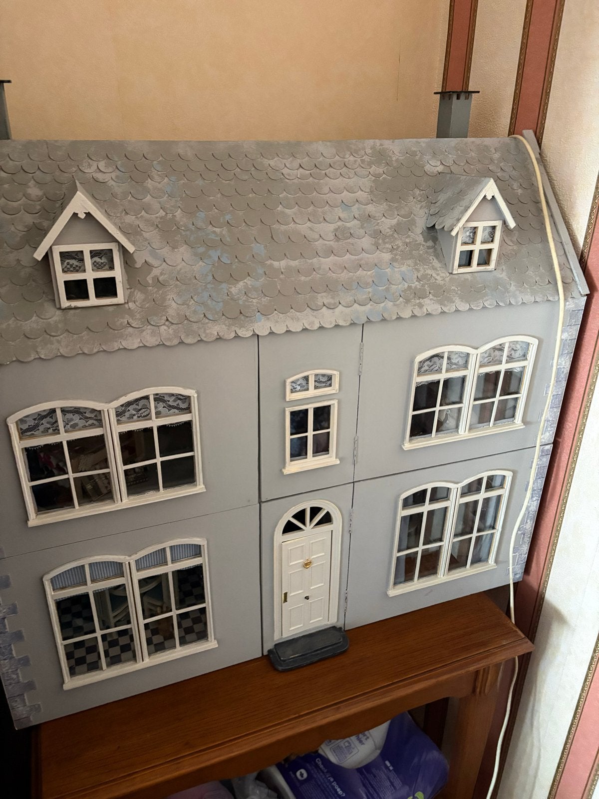 Gedetailleerd Poppenhuis met Meubels en Accessoires, Ophalen, Gebruikt, Poppenhuis
