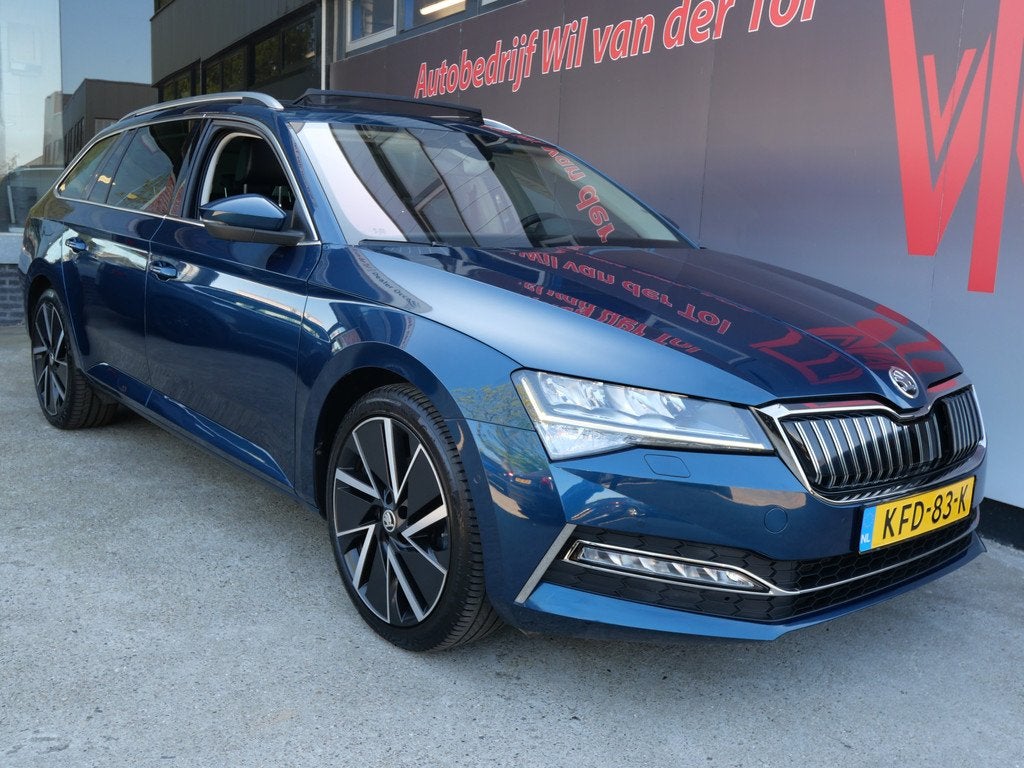 Skoda Superb Combi 1.4 TSI iV STYLE BUSINESS | PANORAMA | LE, Auto's, Skoda, Adaptive Cruise Control, Gebruikt, 4 cilinders, Blauw