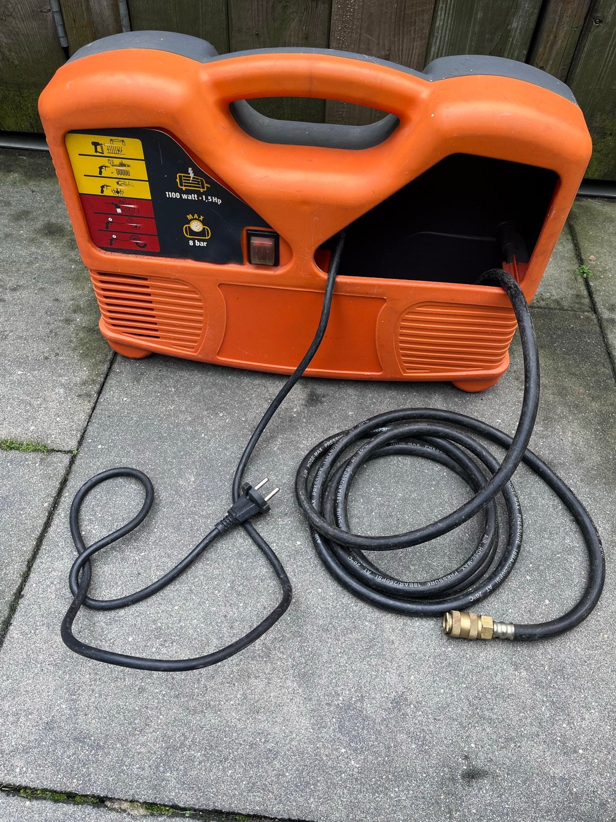 NUAIR Draagbare Compressor 1100W 8 bar met blaaspistool, Doe-het-zelf en Verbouw, Gebruikt, 6 tot 10 bar, Ophalen of Verzenden