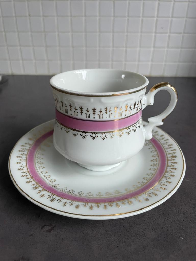Vintage theekopje met schotel, roze en goudkleurig decor, Ophalen of Verzenden