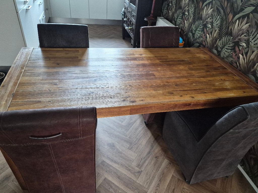 Foto 4 van Robuuste uitschuifbare eettafel 182–240 cm + 4 stoelen