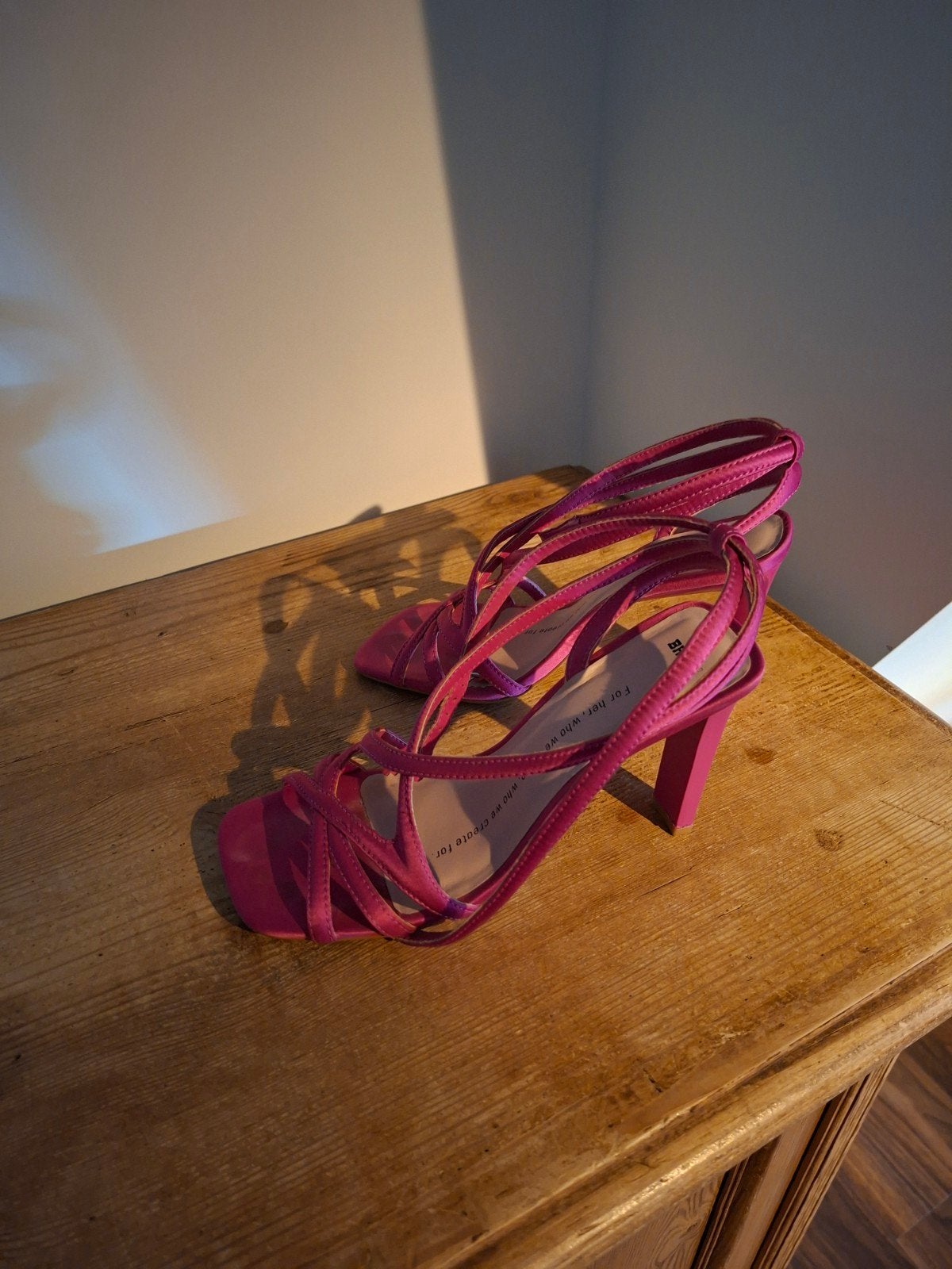 Roze sandalen te koop!, Kleding | Dames, Schoenen, Bronx, Zo goed als nieuw, Roze, Sandalen of Muiltjes