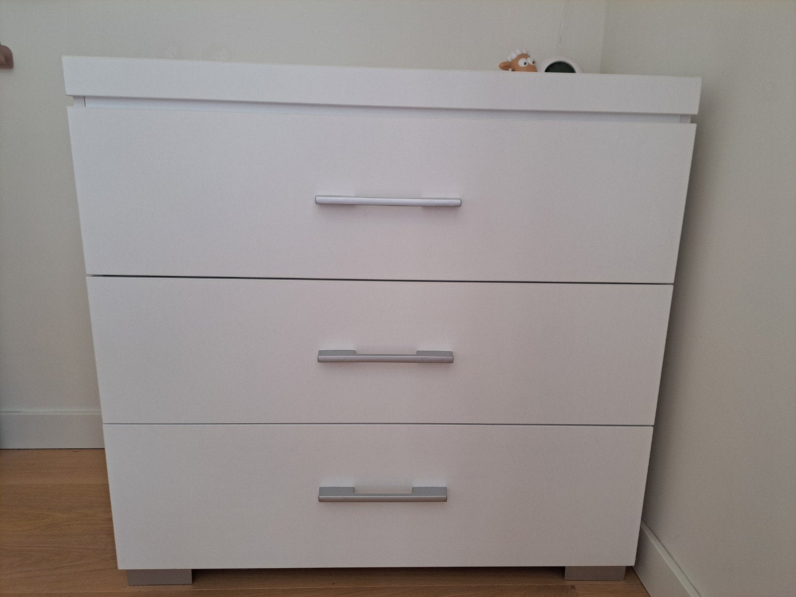 Witte commode met 3 lades en opzetstuk, Kinderen en Baby's, Kinderkamer | Commodes en Kasten, Ophalen, Gebruikt, 50 tot 70 cm