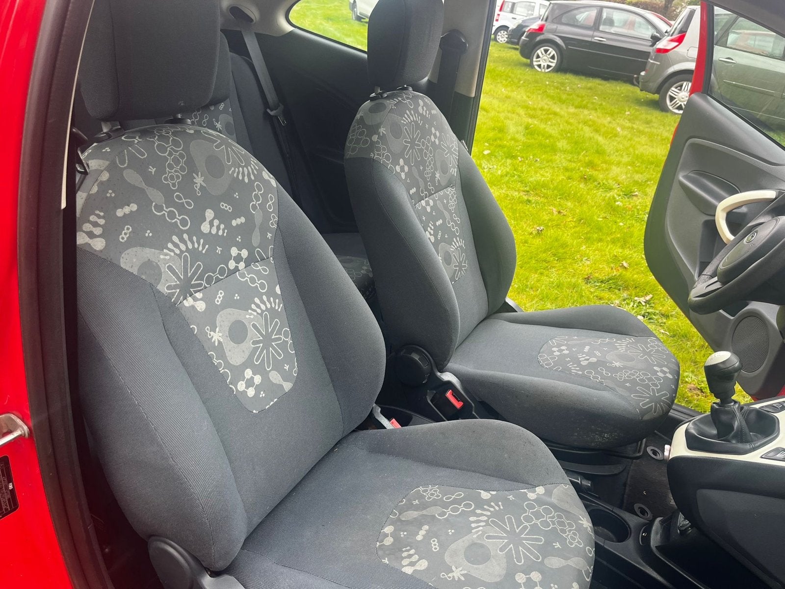 Foto 21 van Ford Ka 1.2 51KW 2010 Rood