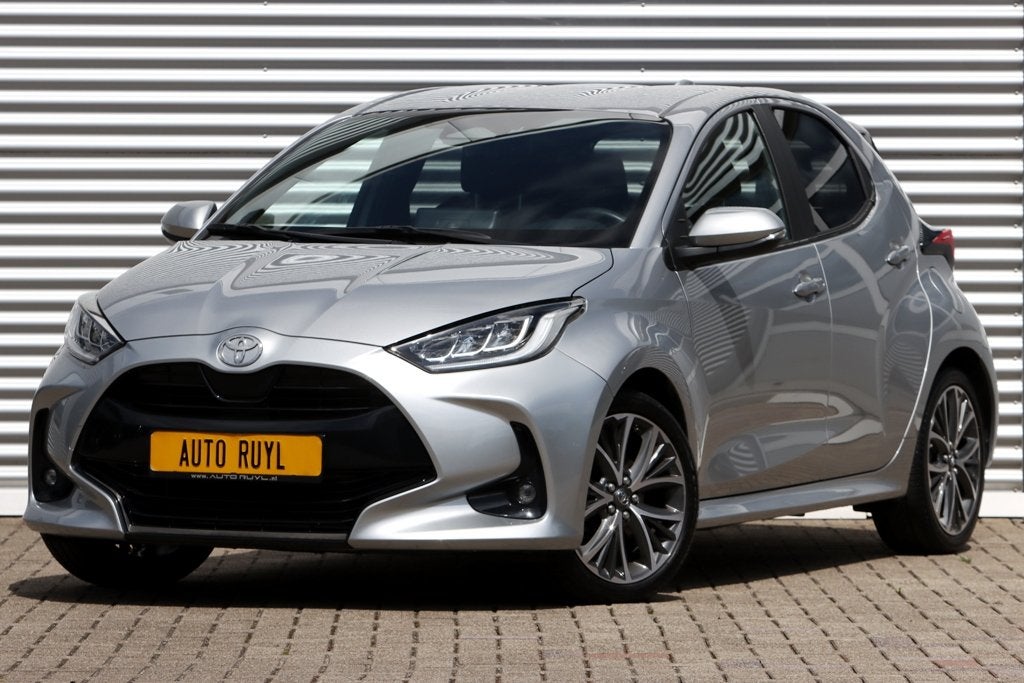 Toyota Yaris 1.5 Hybrid 130 Executive (bj 2025, automaat), Stof, Gebruikt, Zwart, Stoelverwarming