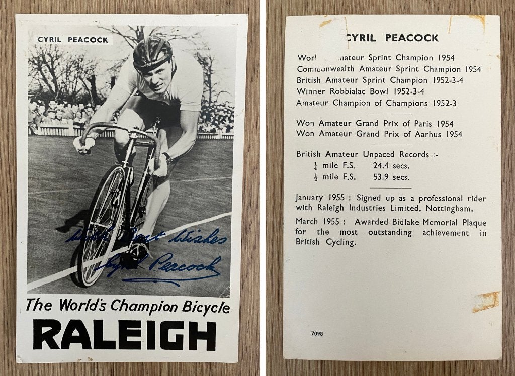 Wielrennen fotokaart RALEIGH–CYRIL PEACOCK-1955 – gesigneerd, Ophalen of Verzenden, Overige typen