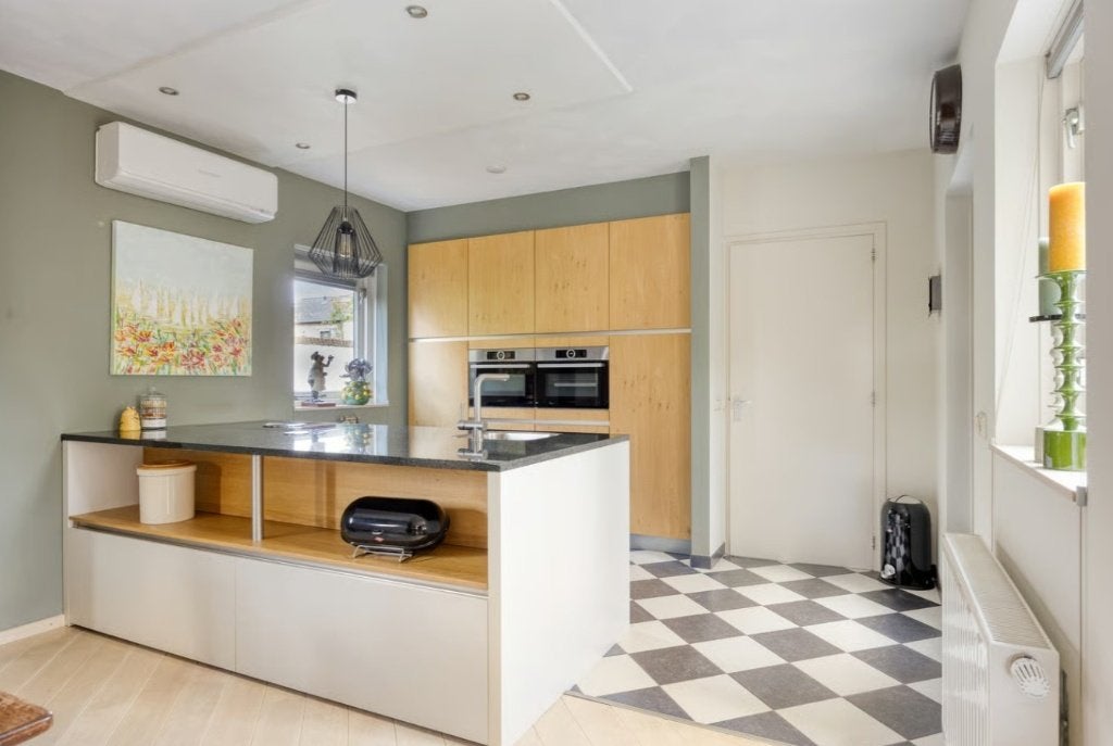 Moderne Houtlook/Mat Witte Eilandkeuken+Graniet GEDEMONTEERD