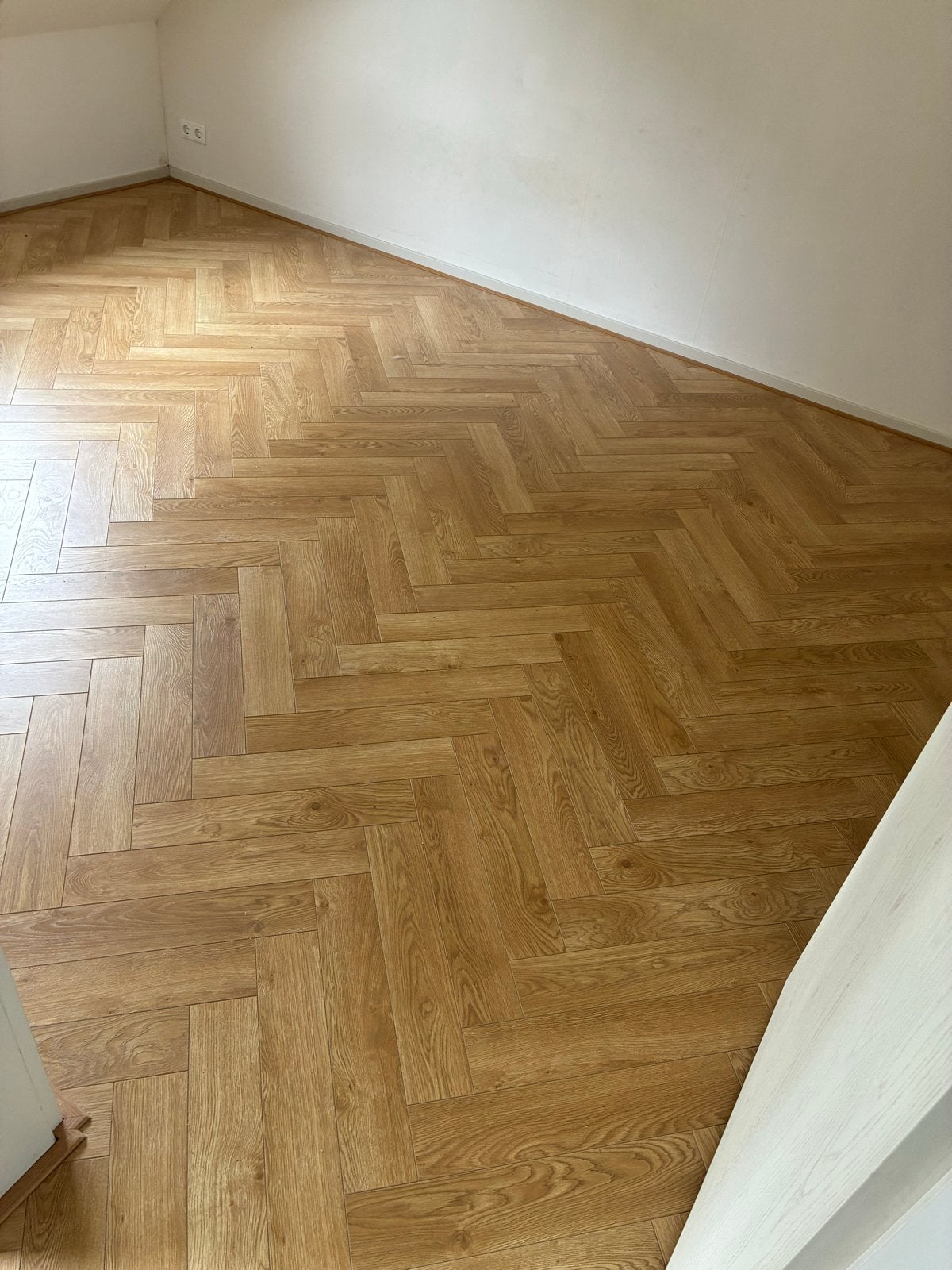 Prachtig Laminaat in Visgraatpatroon, Ophalen, Bruin, Zo goed als nieuw, 10 tot 25 m²