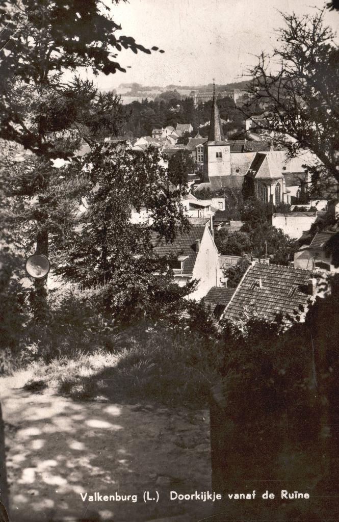 Valkenburg, Doorkijke vanaf ruïne (1959) 131185, Ophalen of Verzenden, 1940 tot 1960, Gelopen, Limburg