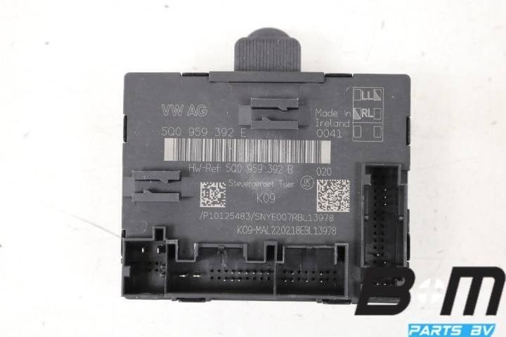 Portierregelapparaat rechtsvoor VW Touran 5T 5Q0959592E, Gebruikt