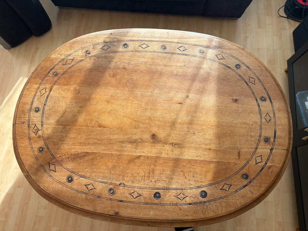 Ovale hardhouten salontafel met sierlijke poten, Ophalen