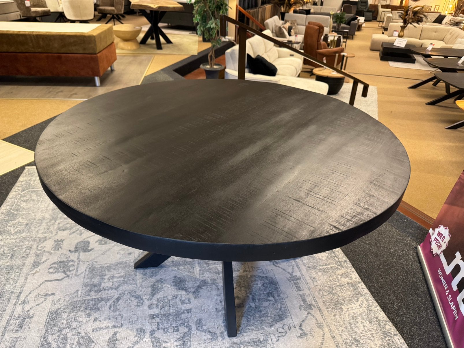Eettafel rond 140cm Zwart mango€379,- Direc leverbaar E-7420, #Eeettafel#Tafels#Eethoeken#Bijzettafels#Salontafels, Rond, Nieuw