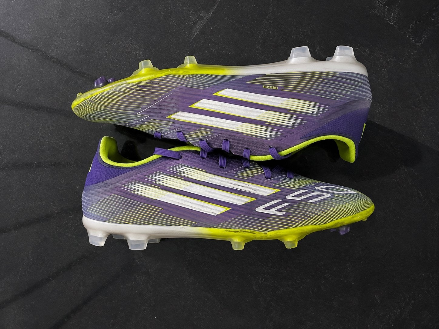 Adidas F50 Voetbalschoenen - Paars/Geel-maat 41, Sport en Fitness, Voetbal, Ophalen of Verzenden, Zo goed als nieuw, Schoenen