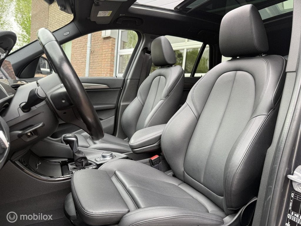 BMW X1 sDrive18i High Executive Panodak Navi Camera LED Leer, Auto's, BMW, 136 pk, Leder, 19 km/l, 3 cilinders