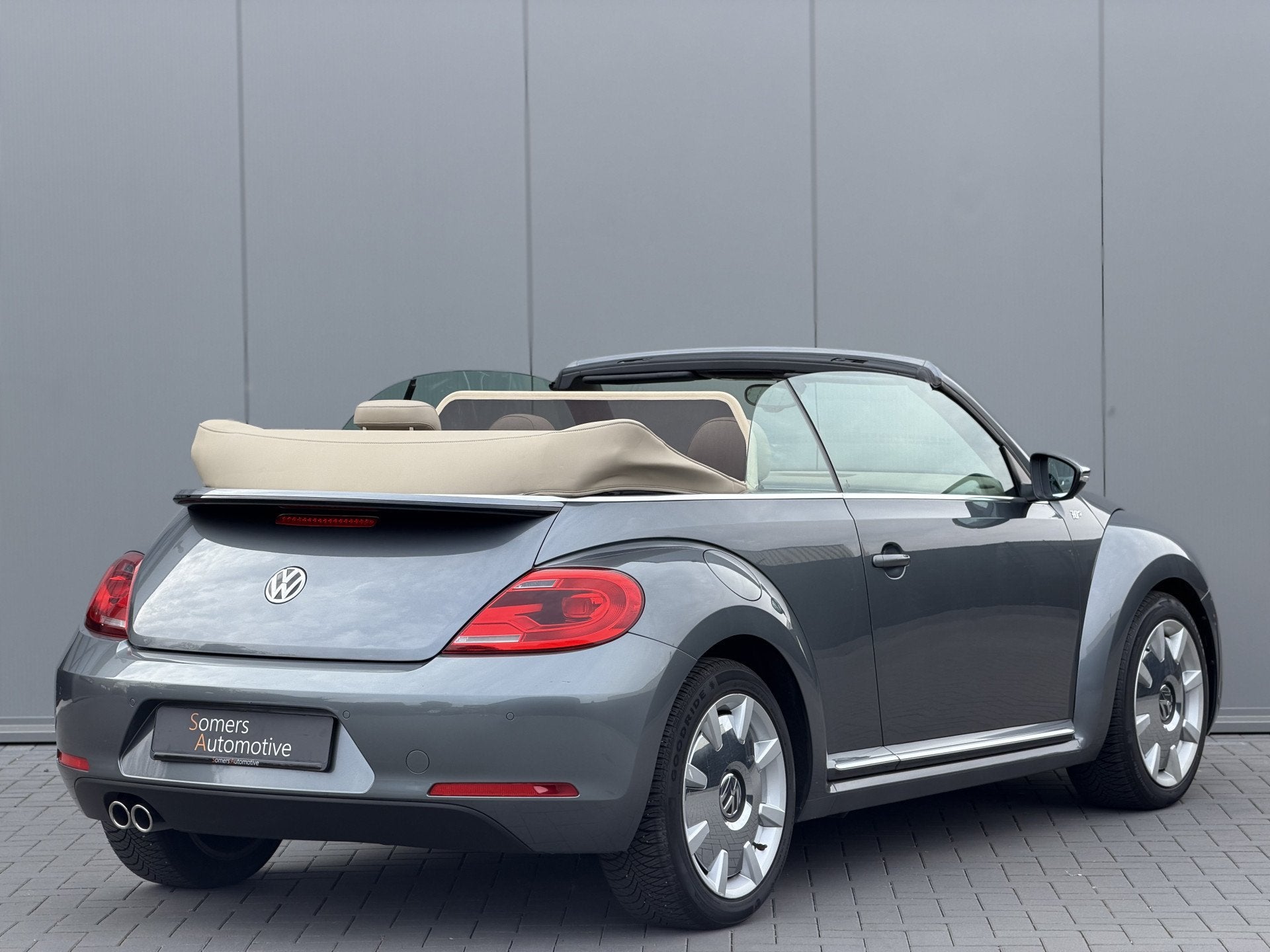 Volkswagen Beetle Cabriolet 1.4 TSI 160pk DSG 70's Edition |, Auto's, Gebruikt, 4 cilinders, Cabriolet, Leder