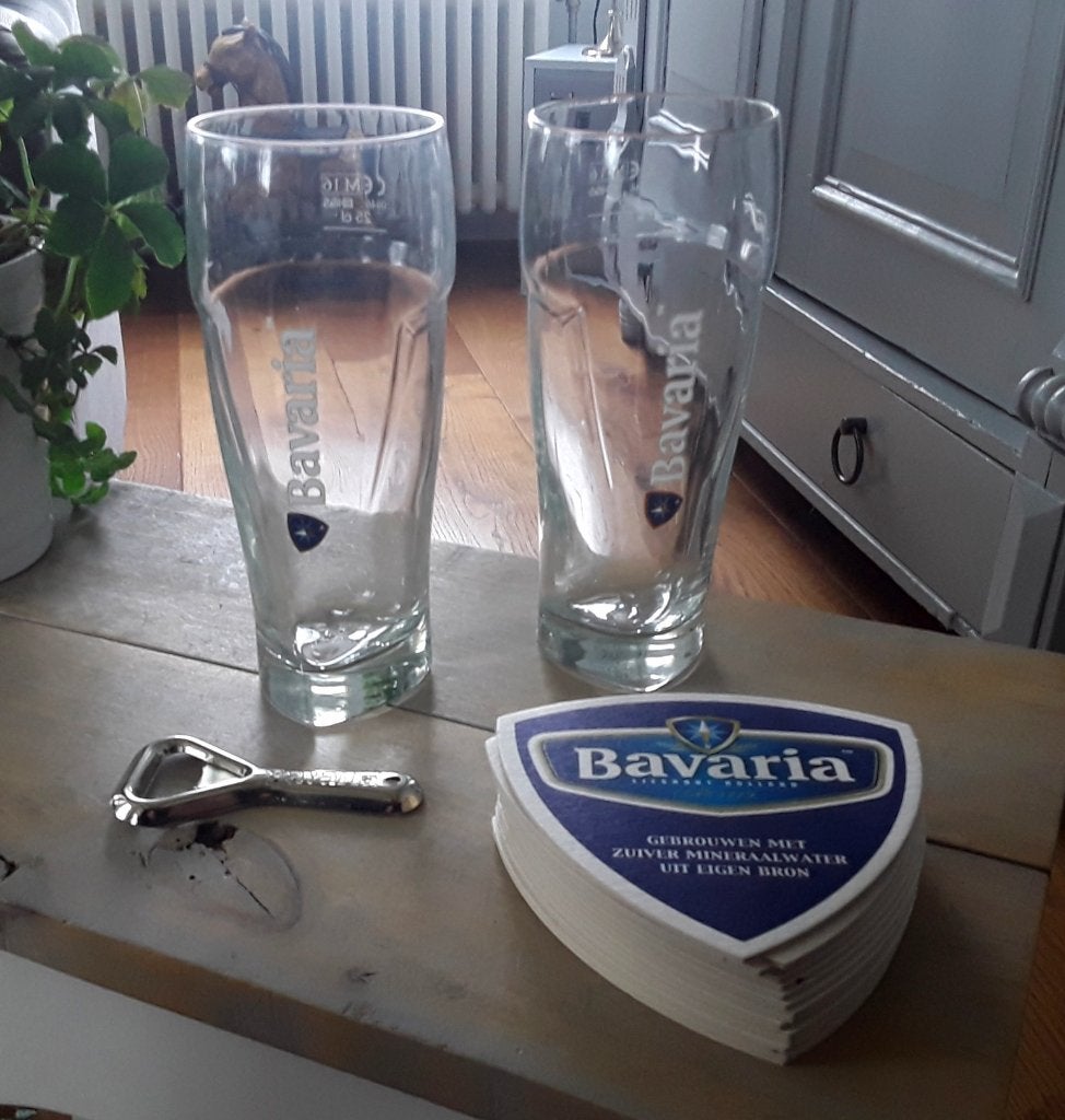 Bavaria thuispakket de kroeg - 2 glazen, opener, bierviltje, Glas of Glazen, Overige merken, Nieuw, Ophalen of Verzenden